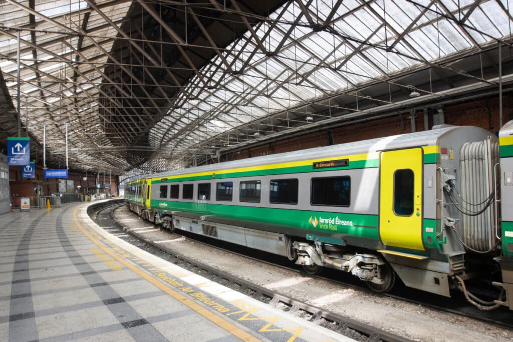 picture of irish rail train in cork kent train station